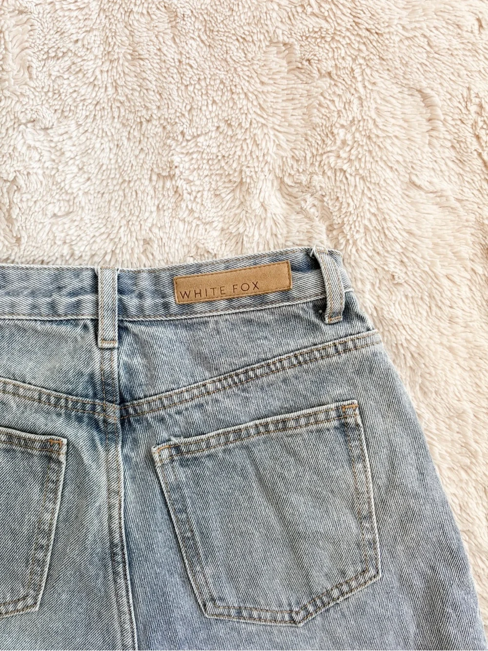 White Fox Denim Shorts XS Light Wash High Rise Mom Shorts